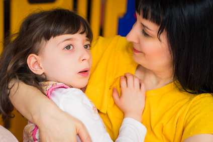 Fotolia 177917205 XS Maman et fille polyhandicapée